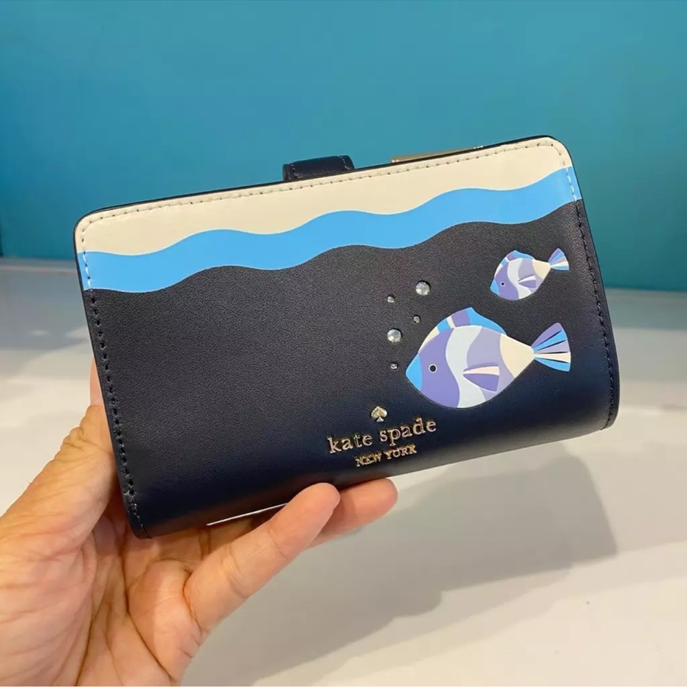Kate Spade “Ocean Fish” Medium Compact Wallet – Blue Multi 🐠
NWT | MSRP $229